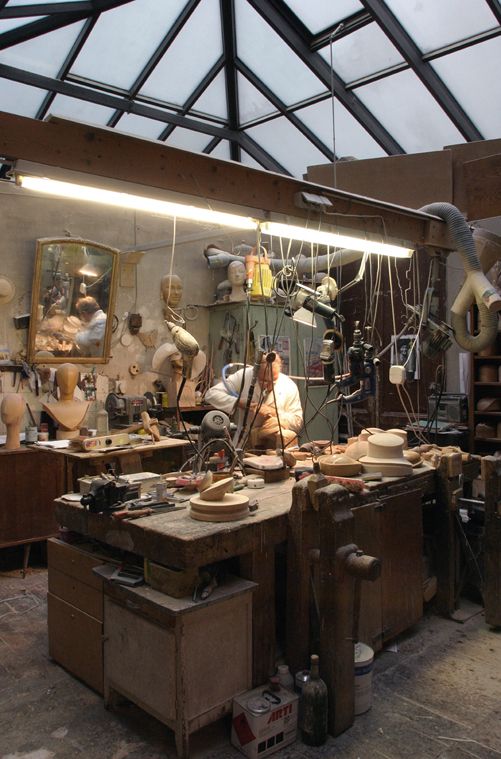 Une vue d'ensemble de l'atelier de Renzo Ré, de la société La Forme