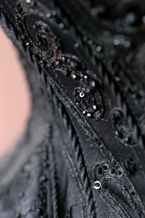 Photo macro sur un détail d'un corset de Mr Pearl.