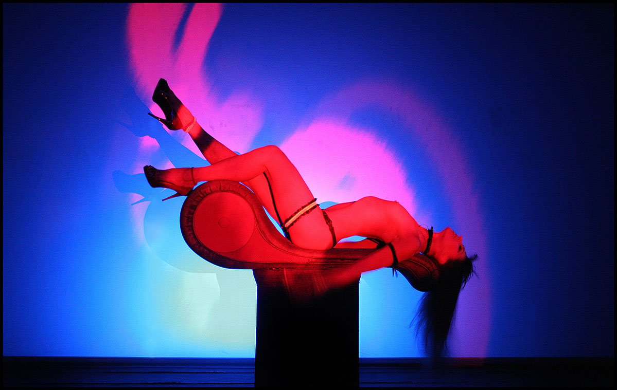 Photo de la danseuse du Crazy Horse, Fiamma ROSA, spectacle Désirs, 2016