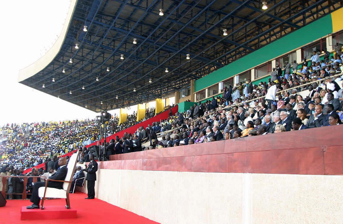 Photo de la tribune du stade Léopold Sédar Senghor au Sénégal.